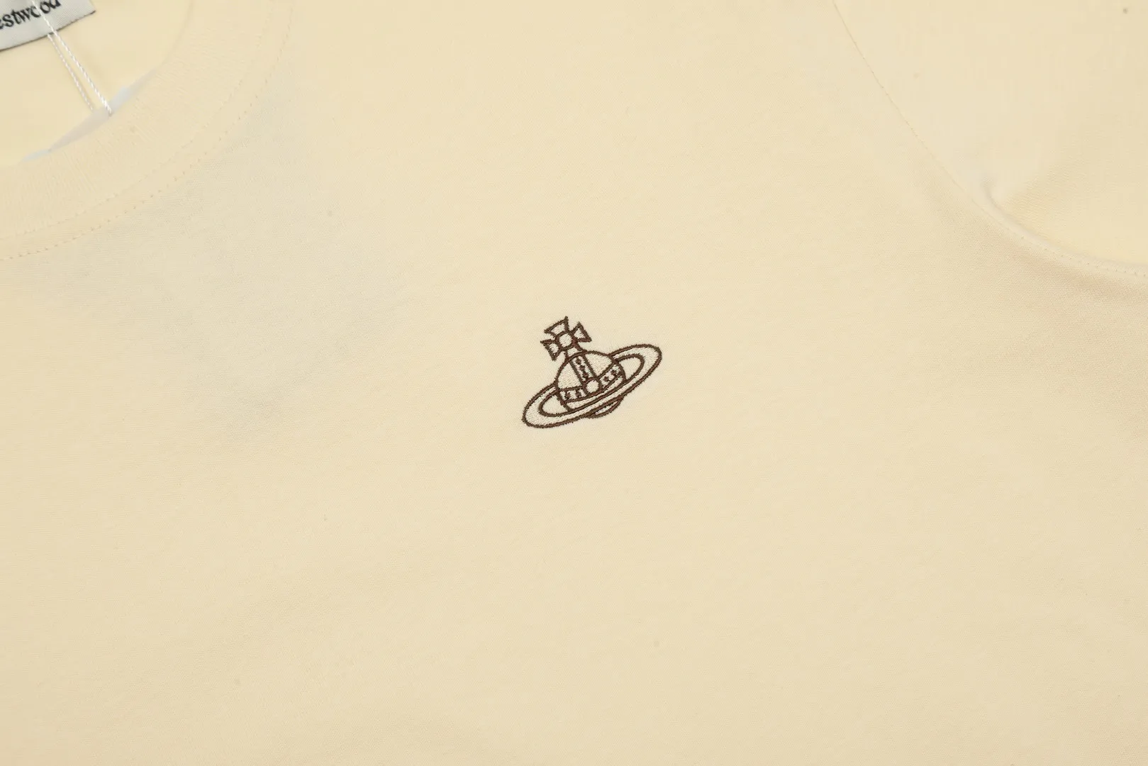 vivienne west wood Queen Mother West Jingdong Maillard color matching small label embroidered short-sleeved color matching high-end niche fashionable must-have matching style 2024 top hot style No need to say more details directly open the full range of correct accessories every detail is completely restored and directly filled up Size: XS-L Color: coffee apricot